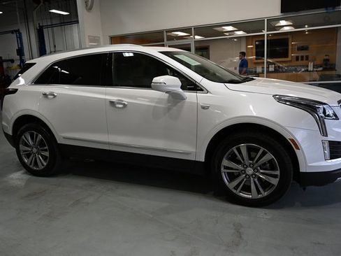 Used 2025 Cadillac XT5 Premium Luxury image 5