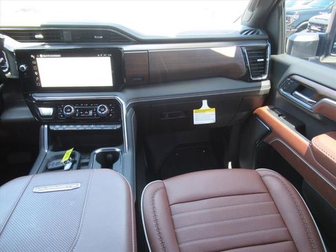 Used 2025 GMC Sierra 2500 Denali Ultimate image 14