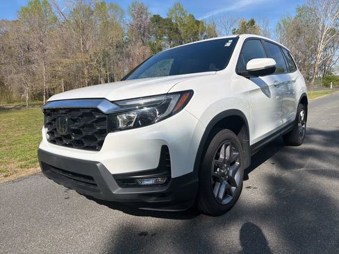 Used 2023 Honda Passport EX-L image 2