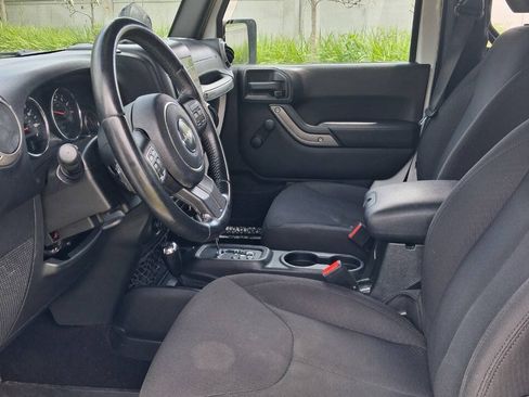 Used 2015 Jeep Wrangler Sport w/ Connectivity Group AWD/4WD image 9