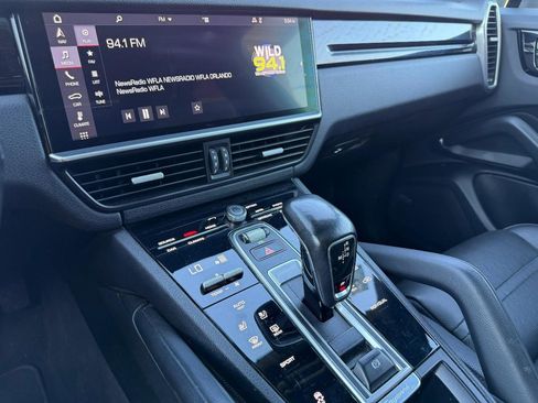 Used 2019 Porsche Cayenne image 3