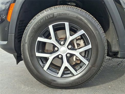 Used 2024 Jeep Grand Cherokee L Limited w/ Luxury Tech Group II image 8