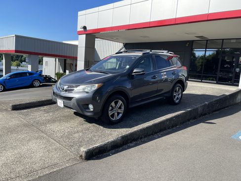 Used 2015 Toyota RAV4 XLE AWD/4WD image 4