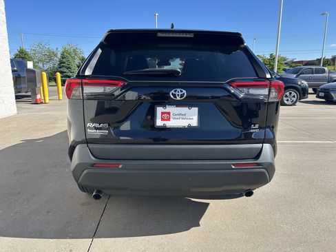 Certified 2021 Toyota RAV4 LE AWD/4WD image 5