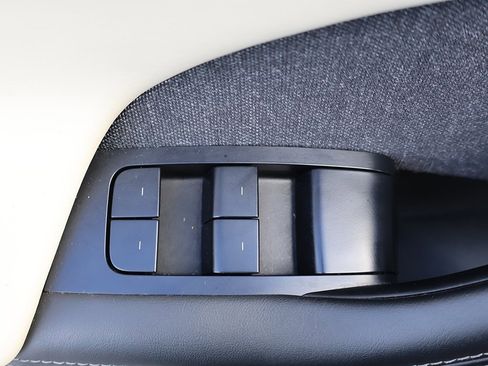 Used 2022 Tesla Model S image 43