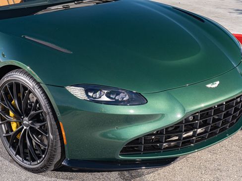 Used 2023 Aston Martin V8 Vantage Roadster image 10