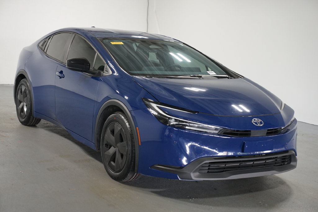 Certified 2024 Toyota Prius LE FWD image 3