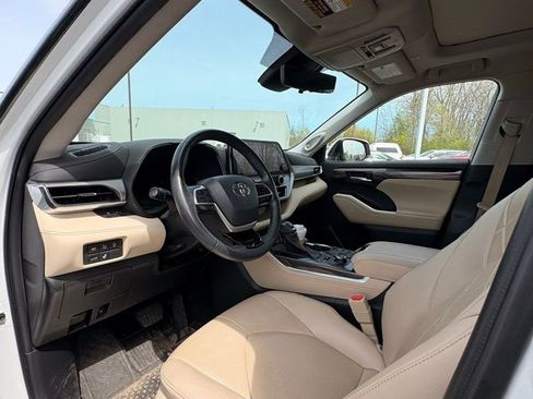 Used 2023 Toyota Highlander Platinum AWD/4WD image 13