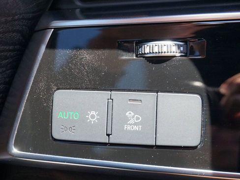 Used 2019 Audi Q8 Premium Plus w/ Premium Plus AWD/4WD image 27
