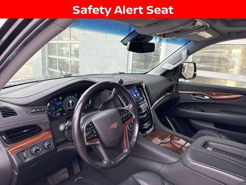 Used 2019 Cadillac Escalade Luxury w/ Escalade Sport Edition image 11