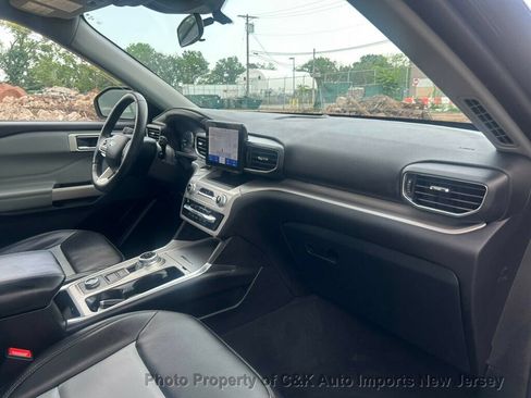 Used 2023 Ford Explorer XLT w/ Equipment Group 202A AWD/4WD image 29