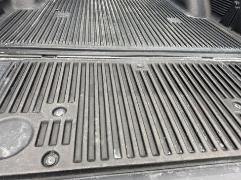 Used 2024 Nissan Titan SV w/ SV Convenience Package image 19