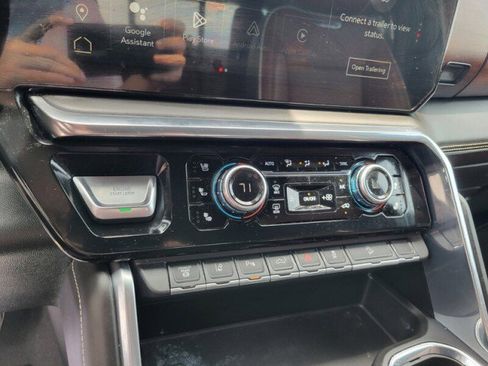 Used 2024 GMC Sierra 2500 Denali Ultimate image 18