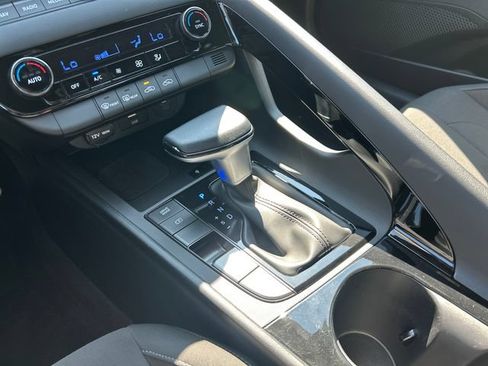 Certified 2025 Hyundai Elantra SEL FWD image 14