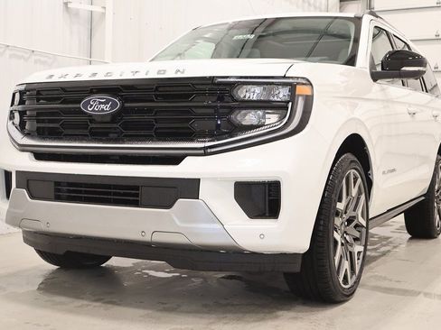 New 2026 Ford Expedition Platinum w/ Platinum Ultimate Package AWD/4WD image 4