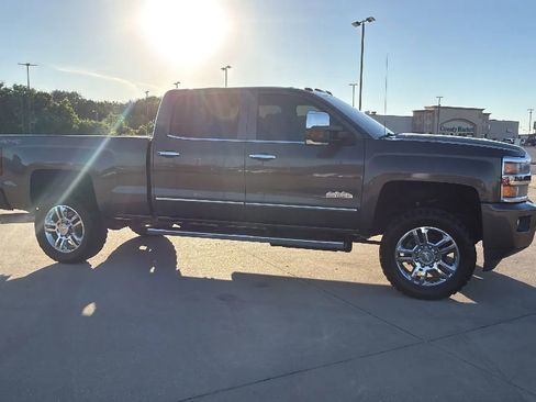 Used 2015 Chevrolet Silverado 2500 High Country w/ Duramax Plus Package AWD/4WD image 31
