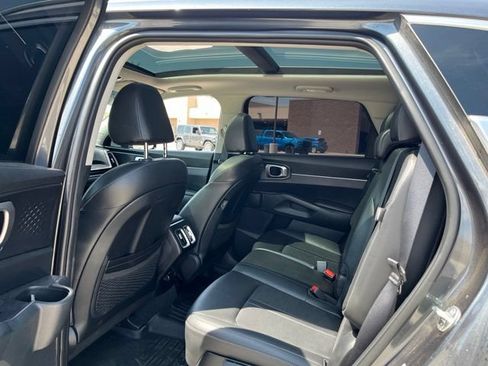 Used 2024 Kia Sorento S w/ Panoramic Sunroof Package FWD image 12