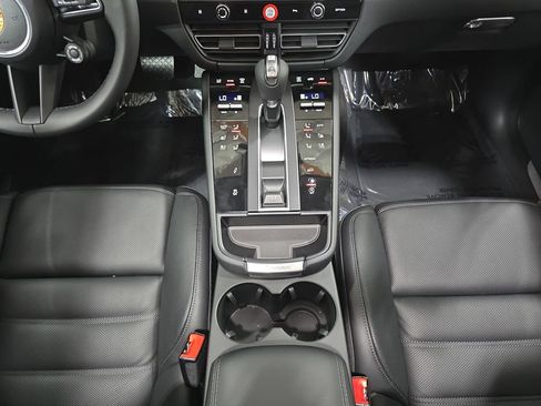 New 2026 Porsche Macan S image 20