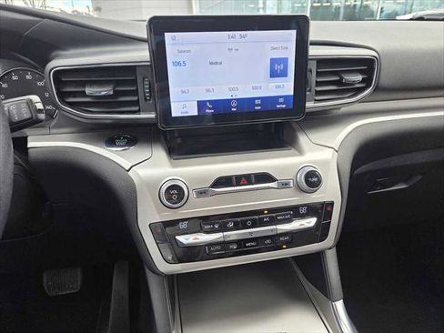 Used 2021 Ford Explorer XLT w/ Equipment Group 202A AWD/4WD image 26