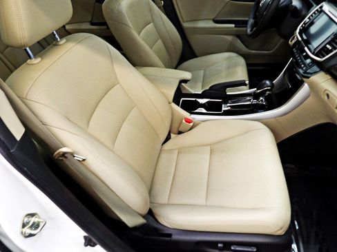 Used 2017 Honda Accord Touring image 15