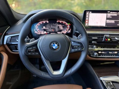 Used 2023 BMW 530i w/ Convenience Package RWD image 15