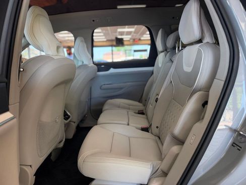Used 2025 Volvo EX90 Ultra AWD/4WD image 20