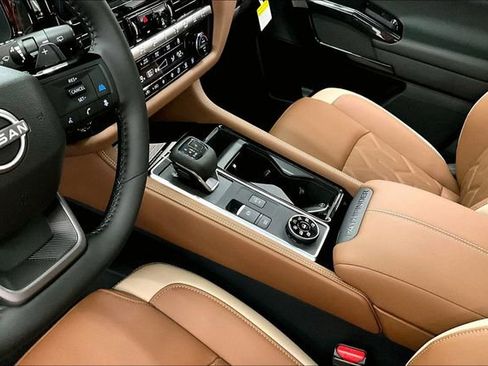 New 2026 Nissan Pathfinder Platinum image 9