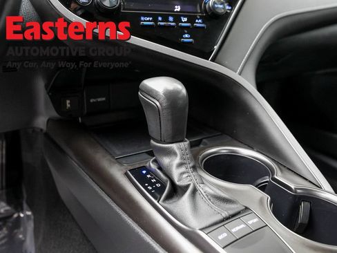 Used 2024 Toyota Camry SE w/ Cold Weather Package FWD image 13