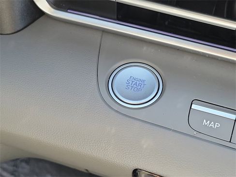 Used 2024 Hyundai Elantra SEL w/ Convenience Package image 8