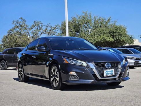 Used 2022 Nissan Altima 2.5 SV image 3