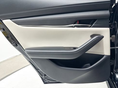 Used 2019 MAZDA MAZDA3 Hatchback w/ Preferred Package image 39