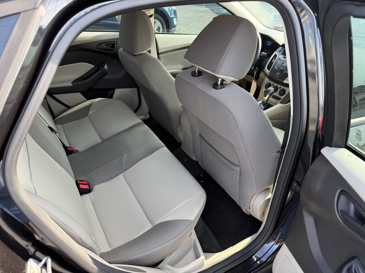Used 2012 Ford Focus SE FWD image 18