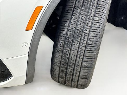 Used 2022 Volkswagen Tiguan SEL R-Line image 25