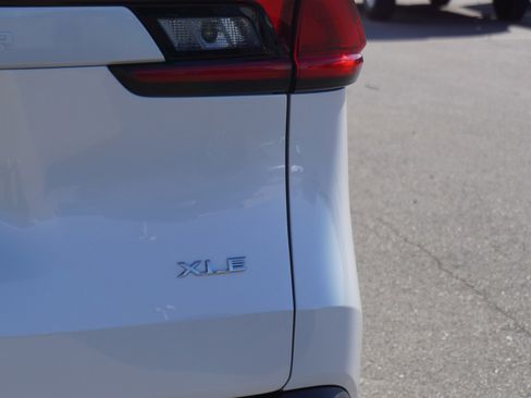 Used 2025 Toyota Grand Highlander AWD image 11