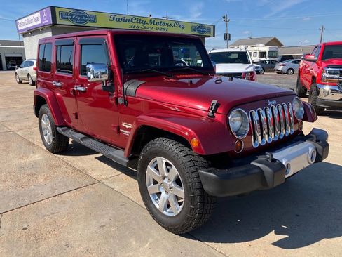 Used 2013 Jeep Wrangler Unlimited Sahara w/ Connectivity Group AWD/4WD image 5