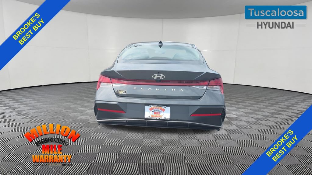 Used 2025 Hyundai Elantra SEL FWD image 7