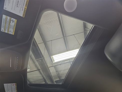 Used 2024 Ford F250 Platinum w/ FX4 Off-Road Package image 28