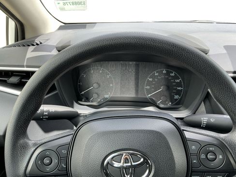 Used 2025 Toyota Corolla LE FWD image 12