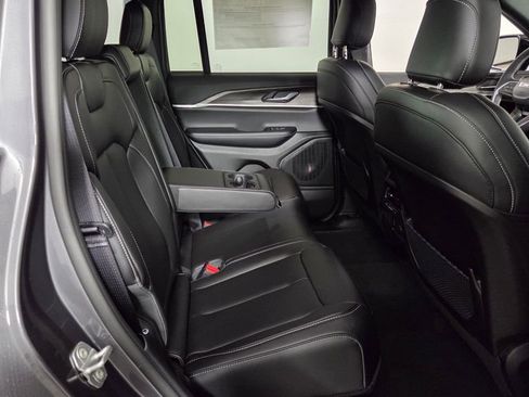 New 2025 Jeep Grand Cherokee Limited w/ Trailer Tow Package image 36