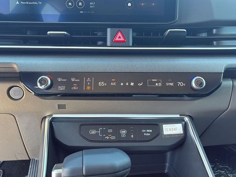 New 2026 Kia Carnival EX FWD image 31