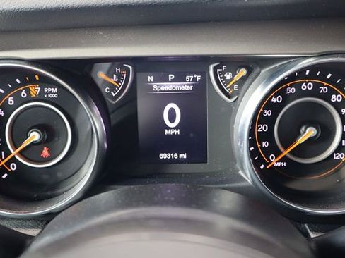 Used 2020 Jeep Gladiator Sport image 25