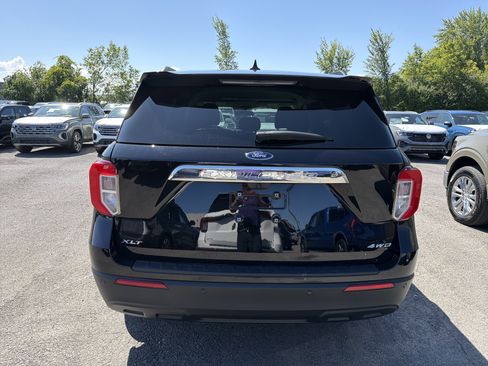 Used 2023 Ford Explorer XLT AWD/4WD image 6