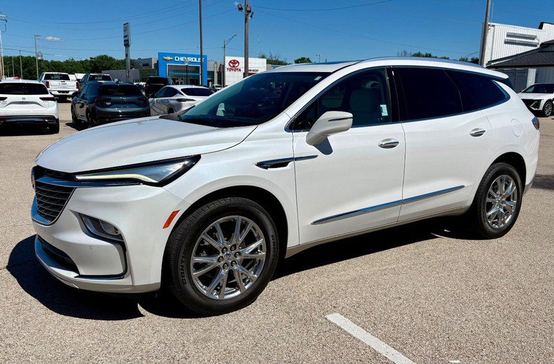 Used 2023 Buick Enclave Essence w/ Experience Buick Package FWD image 6
