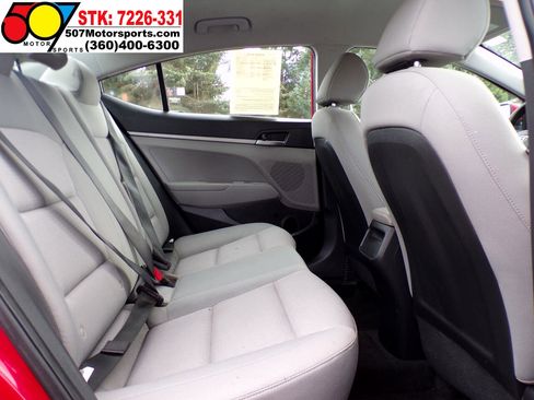 Used 2017 Hyundai Elantra SE image 18