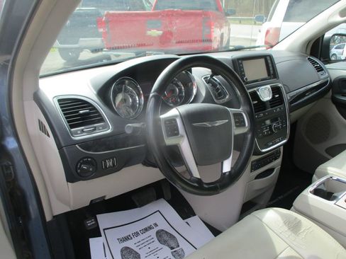 Used 2012 Chrysler Town & Country Touring-L w/ Entertainment Group #2 image 12
