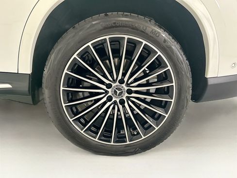 Used 2024 Mercedes-Benz GLC 300 4MATIC image 30