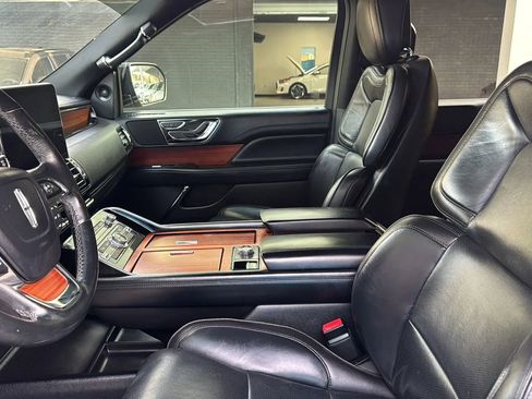 Used 2018 Lincoln Navigator Premiere AWD/4WD image 14