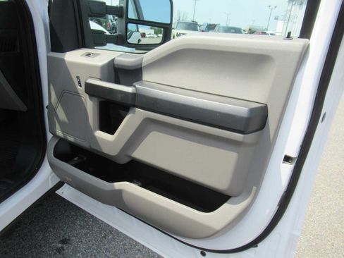 Used 2022 Ford F250 XL w/ Power Equipment Group RWD image 14