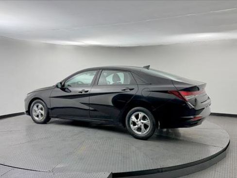 Used 2021 Hyundai Elantra SE FWD image 6