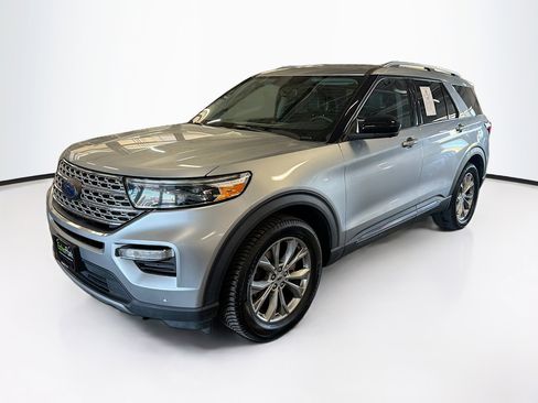 Used 2023 Ford Explorer Limited AWD/4WD image 3
